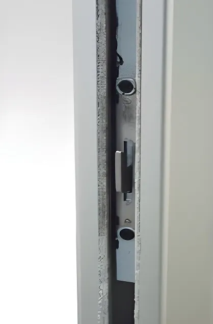 Puerta balcón corrediza 2 hojas, color anodizado natural (detalle)