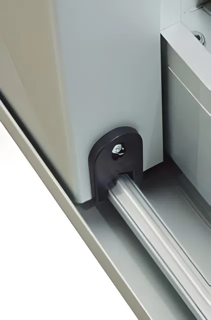 Puerta balcón corrediza 2 hojas, color anodizado natural (detalle)
