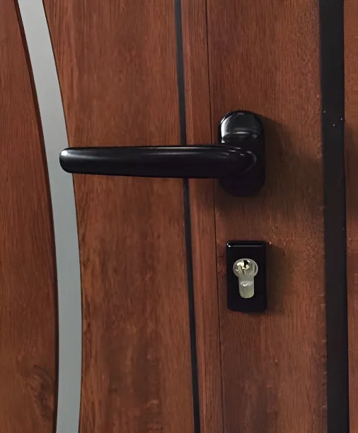 Puerta panel Chantel (diseño curvo), color nogal (detalle)