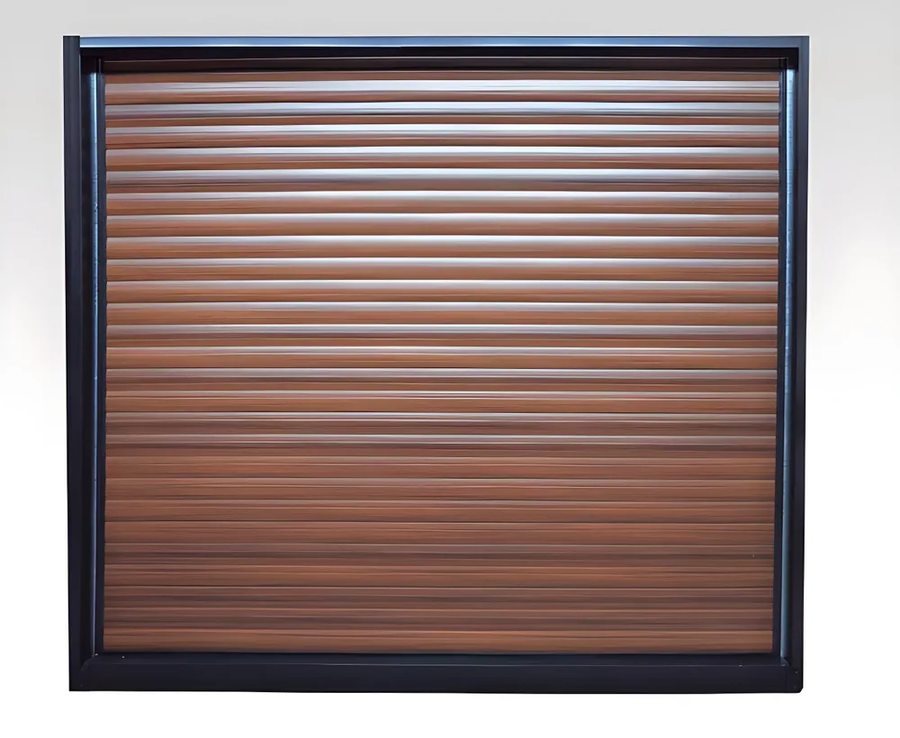 Portón enrollable lama 77mm, color símil madera