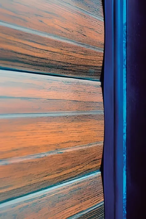 Portón enrollable lama 77mm, color símil madera (detalle)